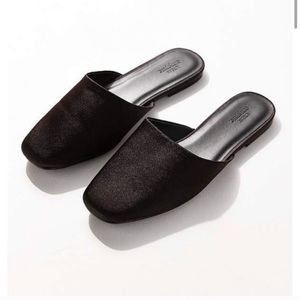 Urban Outfitters Satin Mule🌺